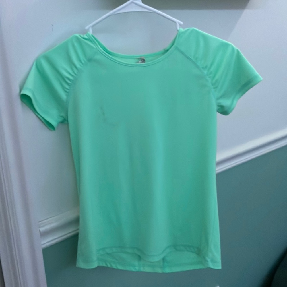athletic t-shirt💚